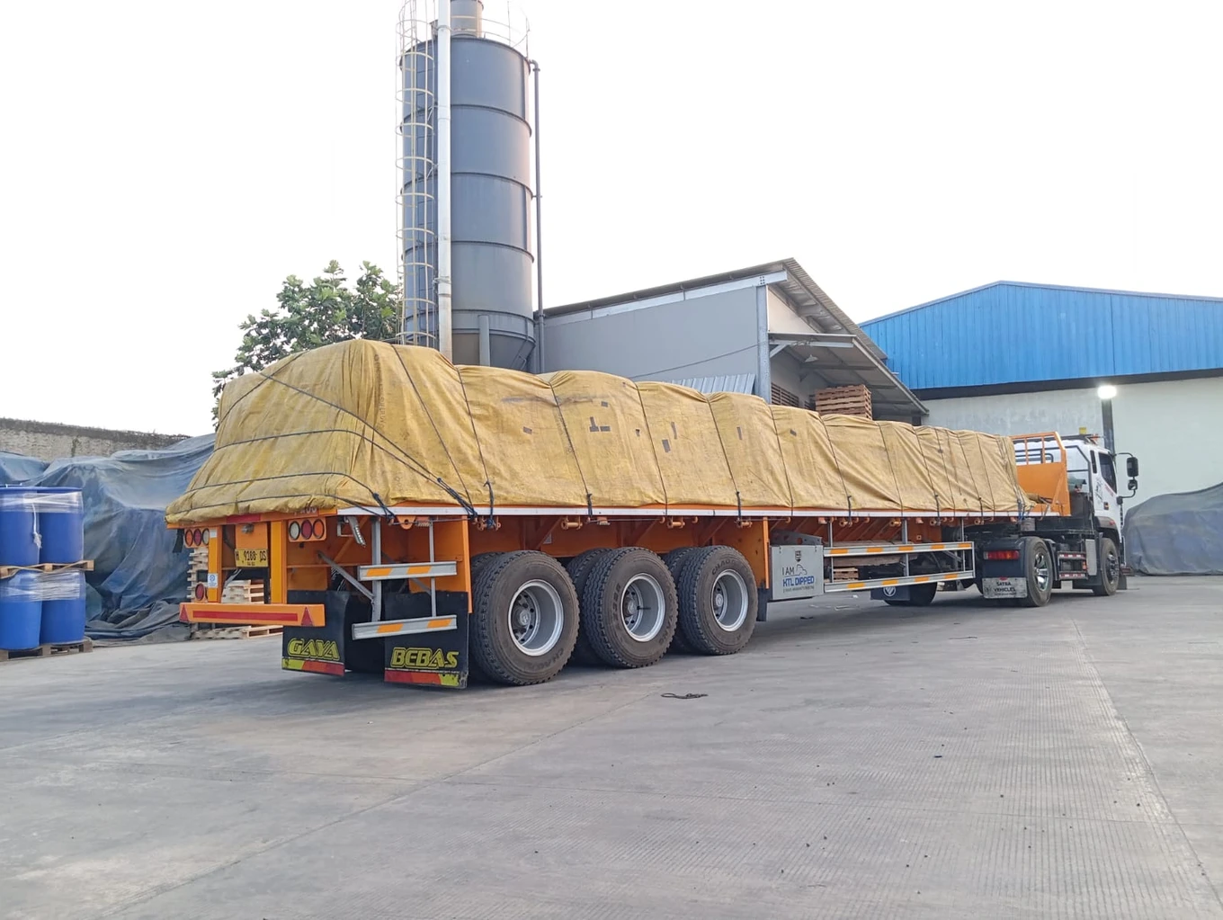 TRAILER-LOS-BAK-MANGER-SUMBER-MAKMUR-1.webp
