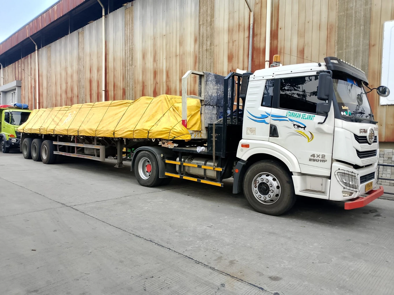 TRAILER-LOS-BAK-MANGER-SUMBER-MAKMUR-3.webp